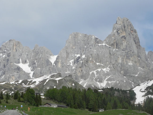 La Cima della Vezzana (m 3192) e il Cimon della Pala (m 3184) dai pressi di Passo Rolle (m 1980)